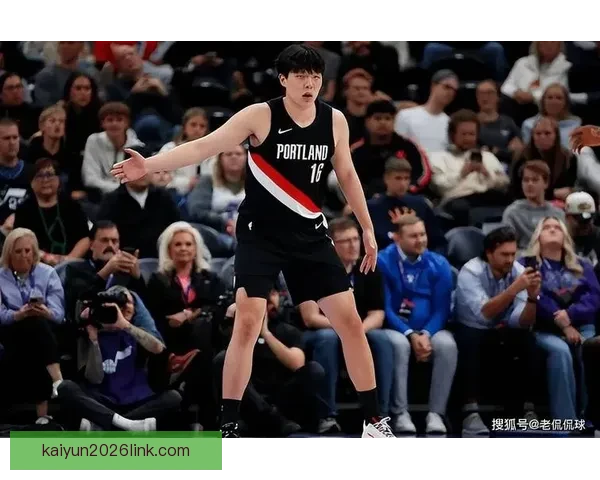 杨瀚森因伤缺席 开拓者拒森林狼18分逆转 格兰特26分助力制胜5分